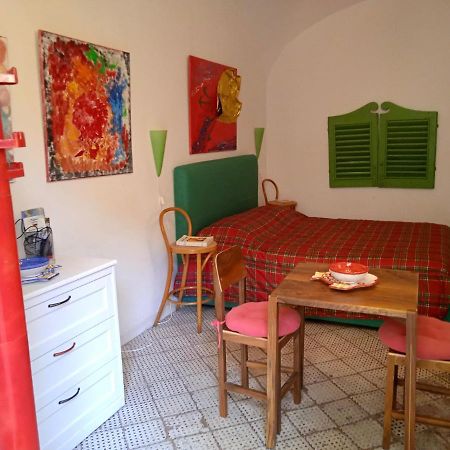 Il Cortiletto, Spazio Alla Fantasia Appartement Napels Buitenkant foto