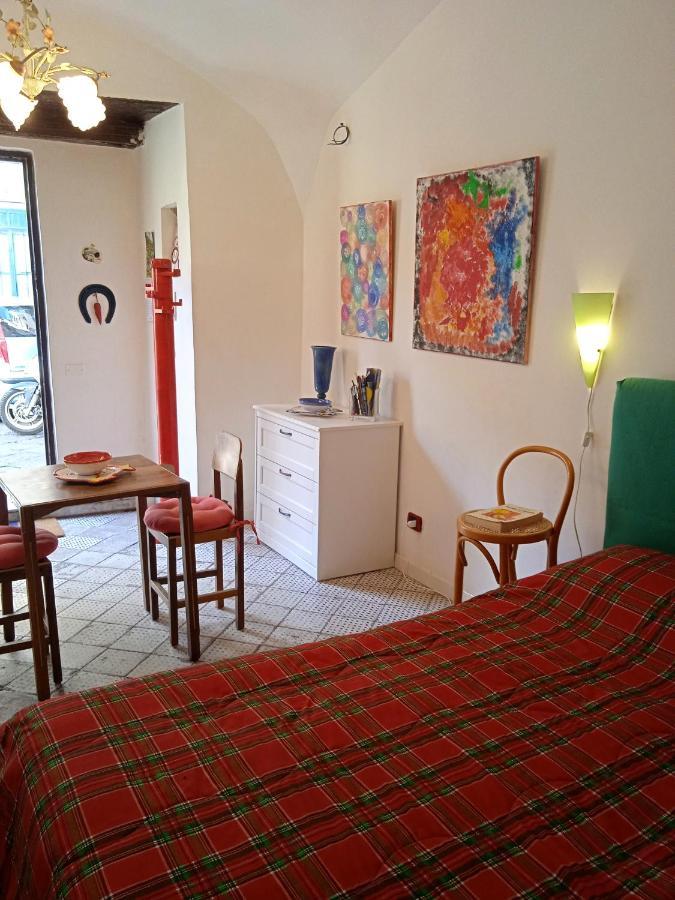 Il Cortiletto, Spazio Alla Fantasia Appartement Napels Buitenkant foto