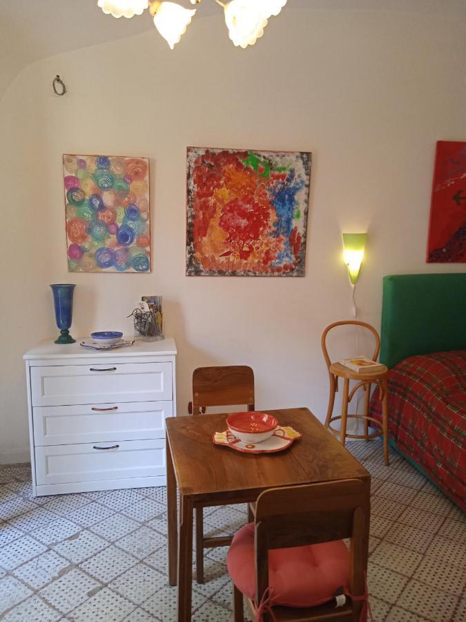 Il Cortiletto, Spazio Alla Fantasia Appartement Napels Buitenkant foto